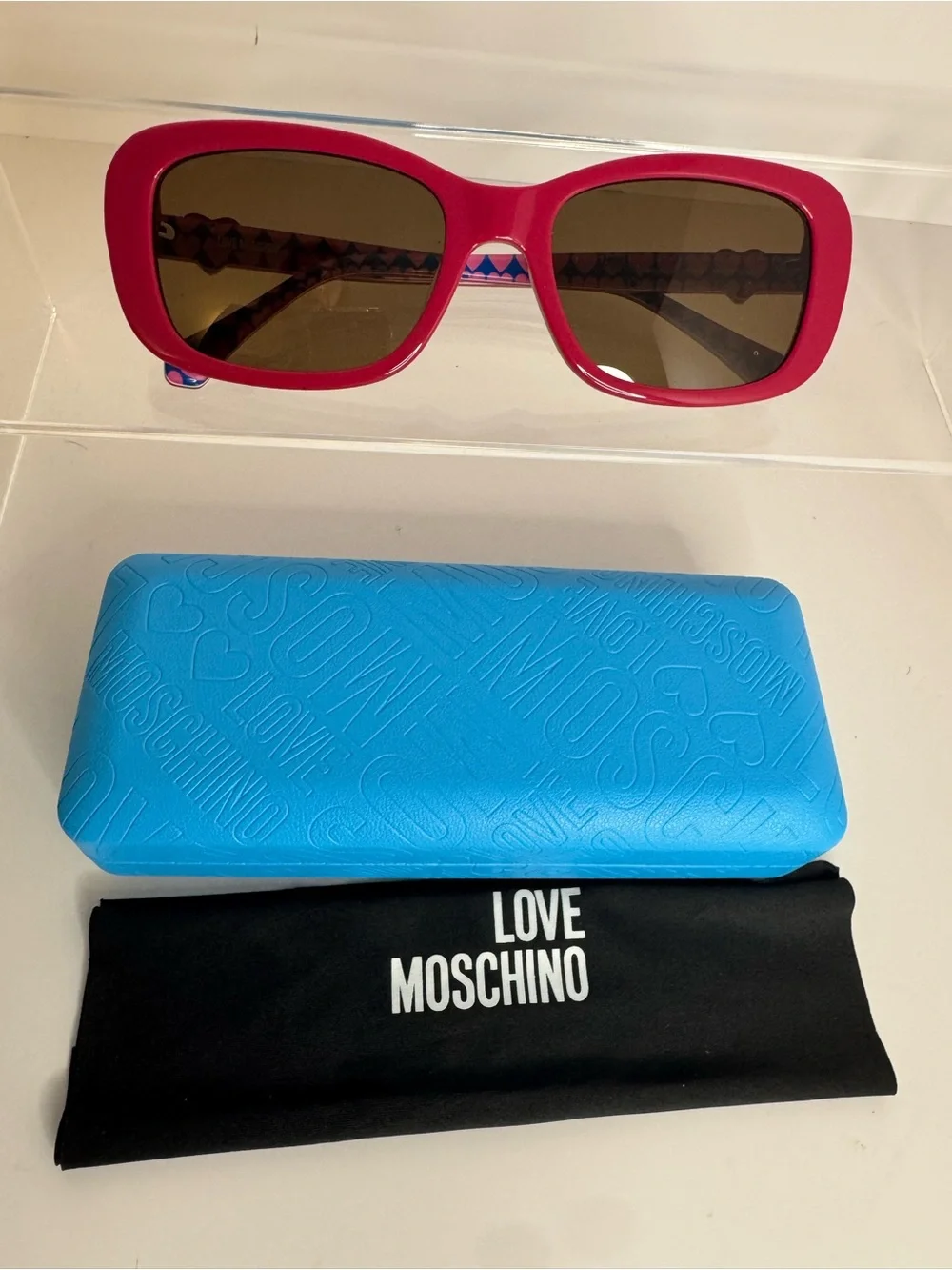 Love Moschino MOL060/S Sunglasses Fuchsia Plastic Cat Eye Frame w/ Case & Cloth